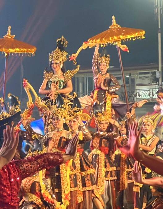 Tari kolosal dan drone show meriahkan kebumen fest 2025