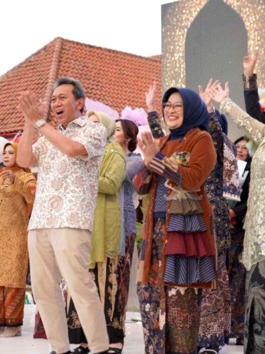Tiga mode lokal meriahkan fashion fest 2025