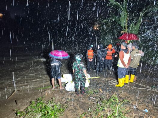 Tiga pekerja di sungai klawing hilang