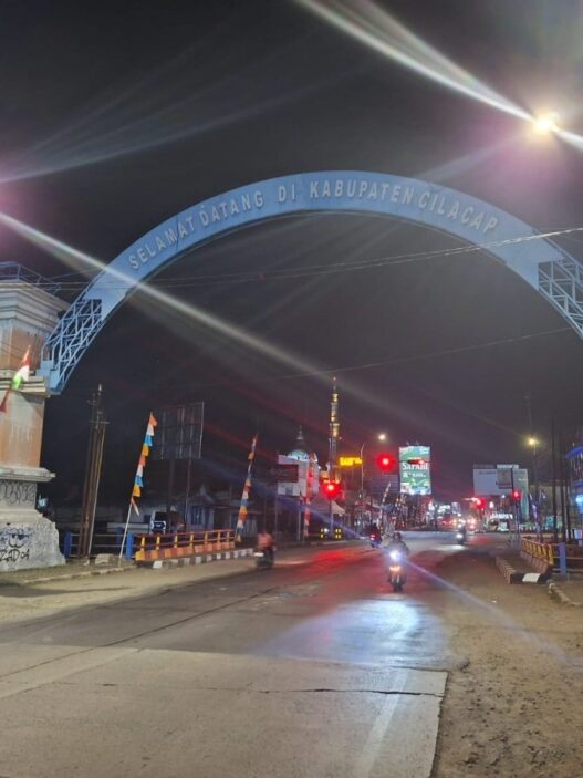 Tunggu kebijakan pemerintah pusat