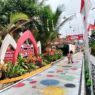 Warga suka cita, jalan desa penuh warna