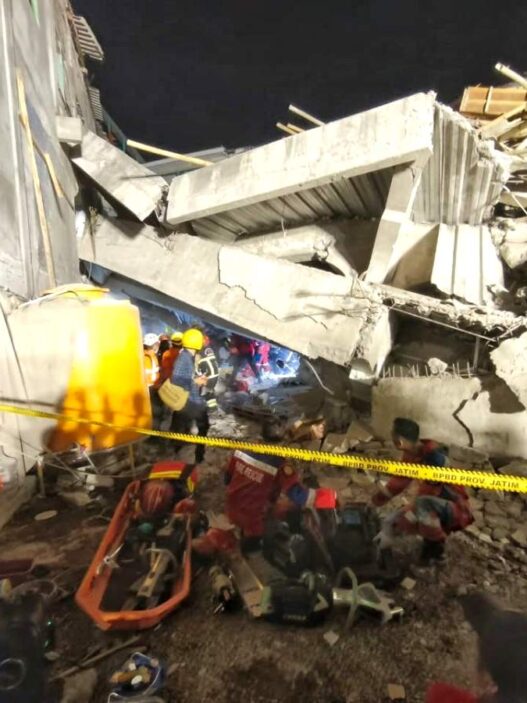 98 santri jadi korban musala runtuh