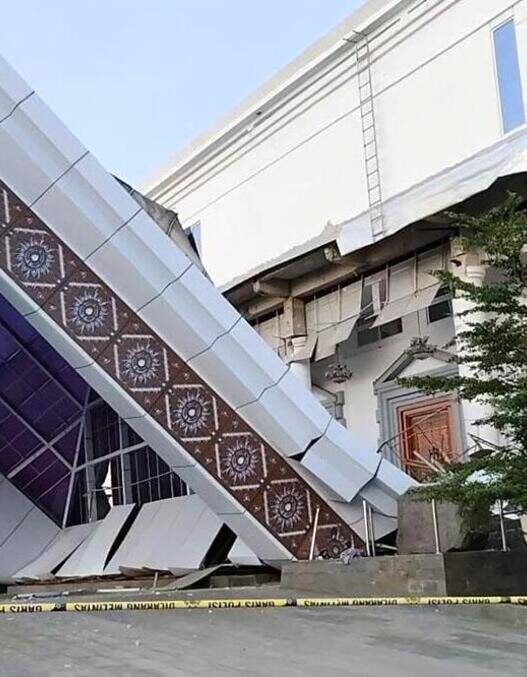 Atap gedung kpt brebes ambruk