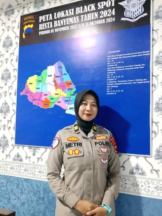Kanit Gakkum Satlantas Polresta Banyumas, Iptu Metri Zul Utami saat memberikan keterangan terkait lokasi rawan kecelakaan, Selasa (30/9). WAFI ZAKIYAH/BANYUMAS EKSPRES