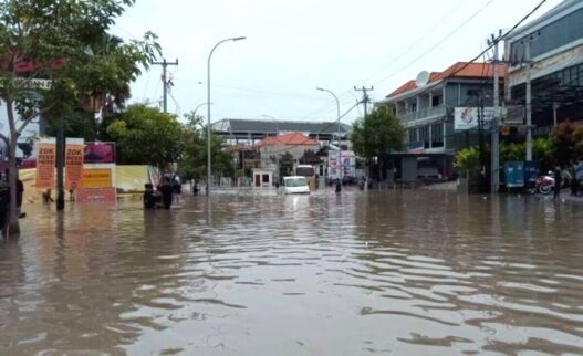 Bnpb tetapkan status darurat bencana banjir bali