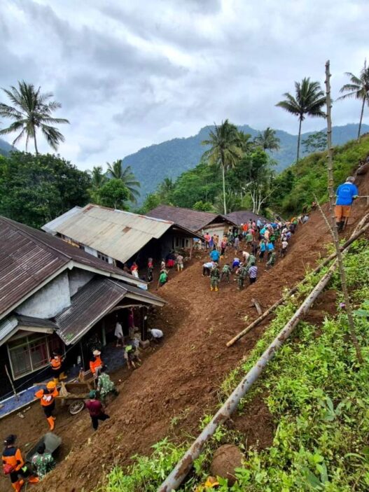 Bpbd sebut masih ada potensi longsor susulan