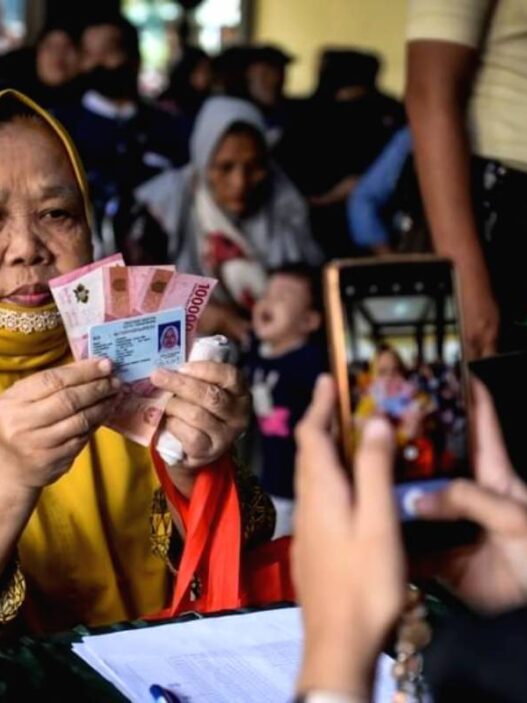 Banyak warga mulai mencari cara cek NIK DTSEN 2025 untuk memastikan apakah masih masuk kategori penerima bantuan sosial tahun depan