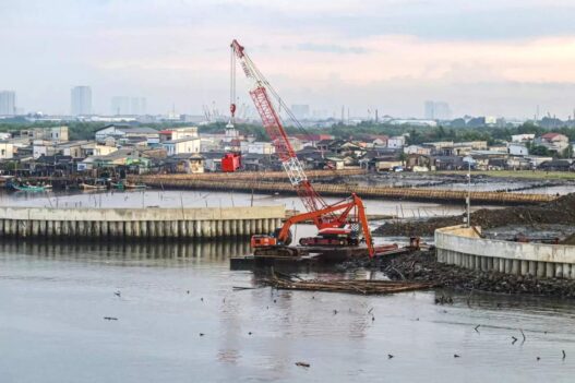Giant sea wall dilirik investor mancanegara