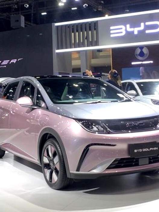 Harga mobil listrik impor diprediksi naik