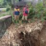 Longsor ancam pondasi jembatan