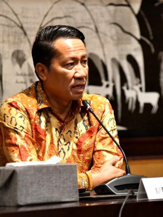Menteri wamen dilarang rangkap jabatan