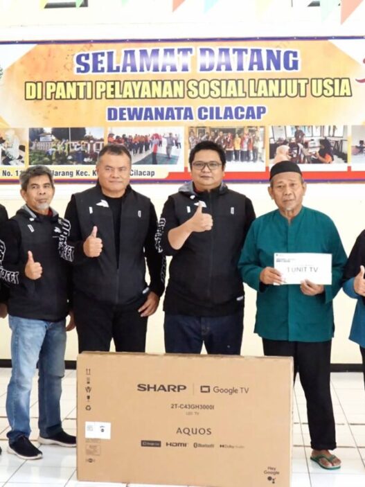 Pekerja me ii kembali menyalurkan bantuan berupa 1 unit lcd & screen dan uang tunai
