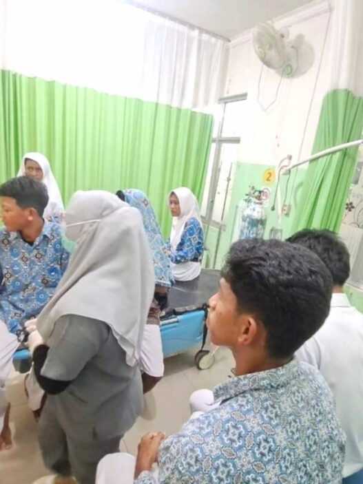 Ratusan siswa di banggai jadi korban keracunan mbg
