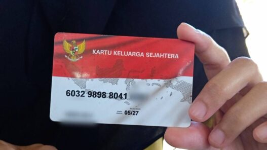 1367307906