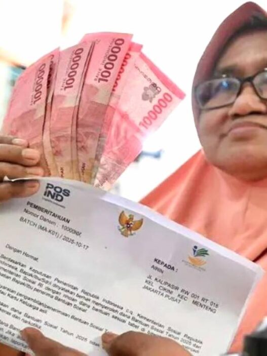 Blt kesejahteraan rakyat 2025 mulai disalurkan sejak 20 oktober 2025. setiap keluarga penerima manfaat (kpm) akan menerima bantuan tunai sebesar rp900 ribu
