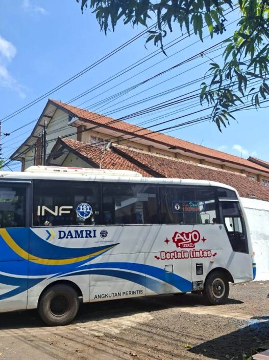 Bus wisata damri stop operasional