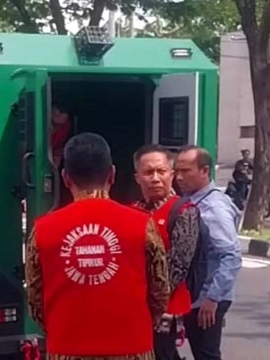 Eks pj bupati cilacap minta bebas