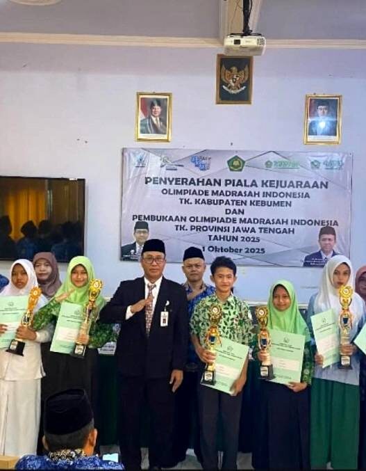 Empat siswa mtsn ukir prestasi di ajang omi 2025