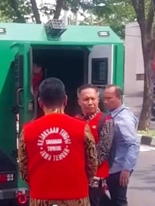 Mantan pj bupati cilacap ajukan eksepsi