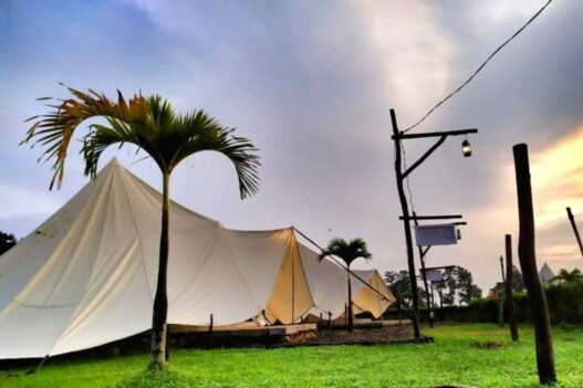 Menginap dengan suasana unik ala indiana di la ranch glamping adventure