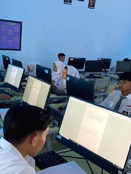 Pemerintah mengimbau sekolah untuk tidak mewajibkan siswa mengikuti bimbel dalam menghadapi ujian tka
