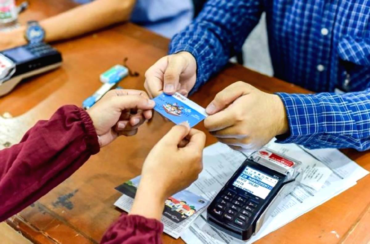Pemilik kjp plus bisa mengikuti antrian kjp pasar jaya untuk mendapat subsidi sembako