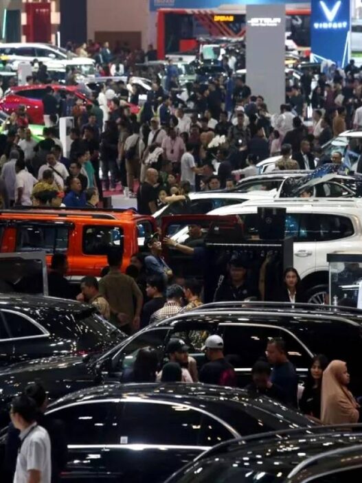 Penjualan mobil nasional turun 11 persen