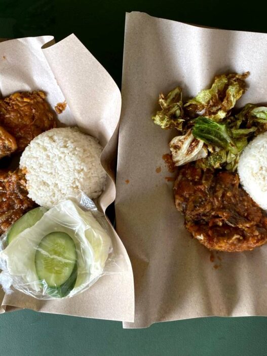 Sambal khas racikannya bikin ketagihan
