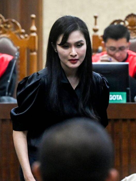 Sandra dewi cabut gugatan, pilih patuhi putusan