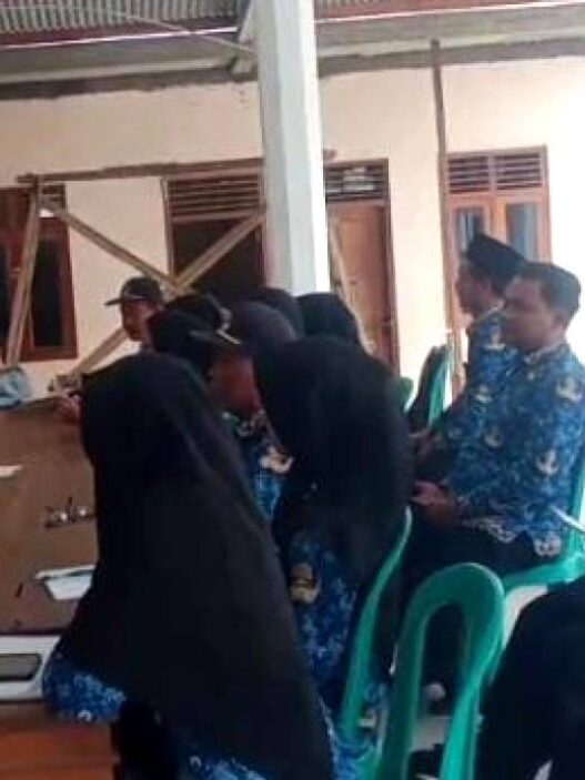 Sekdes kalisabuk diberhentikan