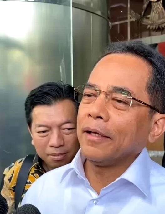 Sekjen dpr ri diperiksa kpk