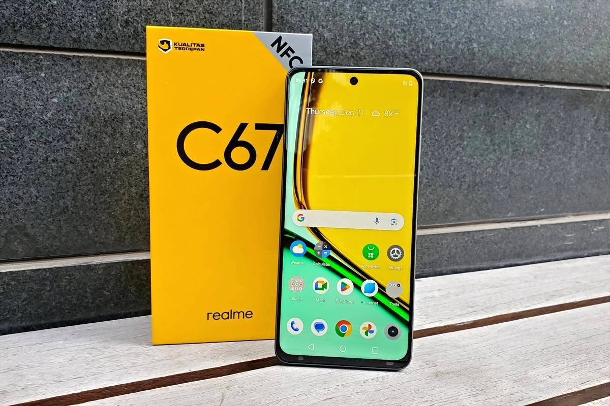 Tampilan sisi depan realme c67