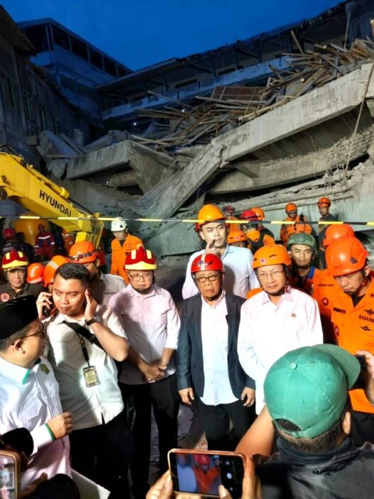 Tim sar temukan lima orang selamat