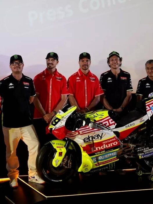 Valentino rossi resmikan livery spesial