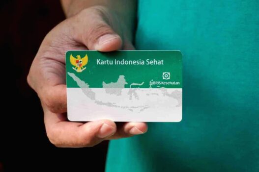 Peserta dapat melakukan cek status BPJS Kesehatan melalui aplikasi Mobile JKN yang tersedia di Google Play Store maupun App Store secara resmi