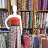 Dari katun hingga brokat di laris manis