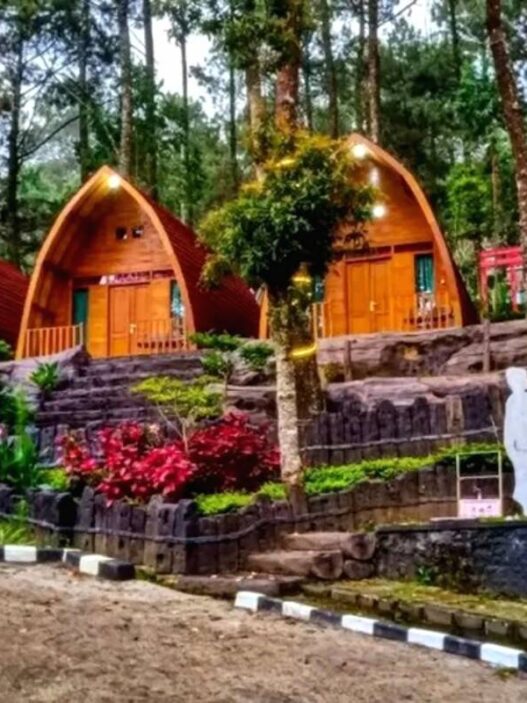 Embun lawu jadi wisata keluarga hits di karanganyar yang sajikan sensasi menginap sekaligus bermain outbound di tengah panorama alam