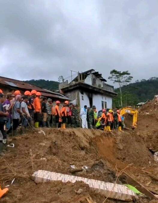 Hari Kedelapan Pencarian Longsor Situkung Nihil