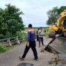 Hujan deras, jembatan indrosari ambrol