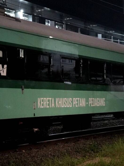 Kai luncurkan kereta khusus petani