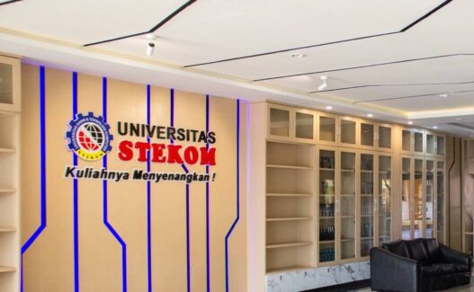 Kampus universitas stekom semarang