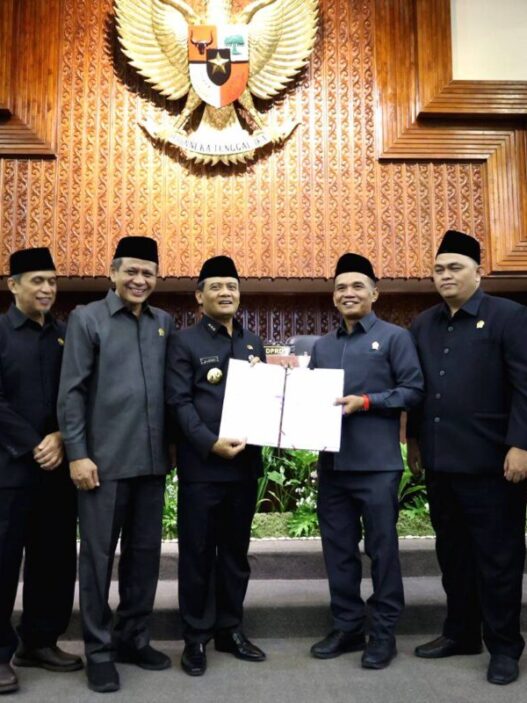 Ketua DPRD Jateng, Sumanto menandatangani Kebijakan Umum Anggaran dan Prioritas dan Plafon Anggaran Sementara atau KUA PPAS APBD tahun 2026