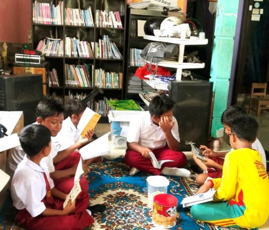 Media Anti Gabut, Saat Antre Potong Rambut