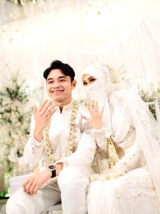 Nikahi Penulis dengan Maskawin Logam Mulia