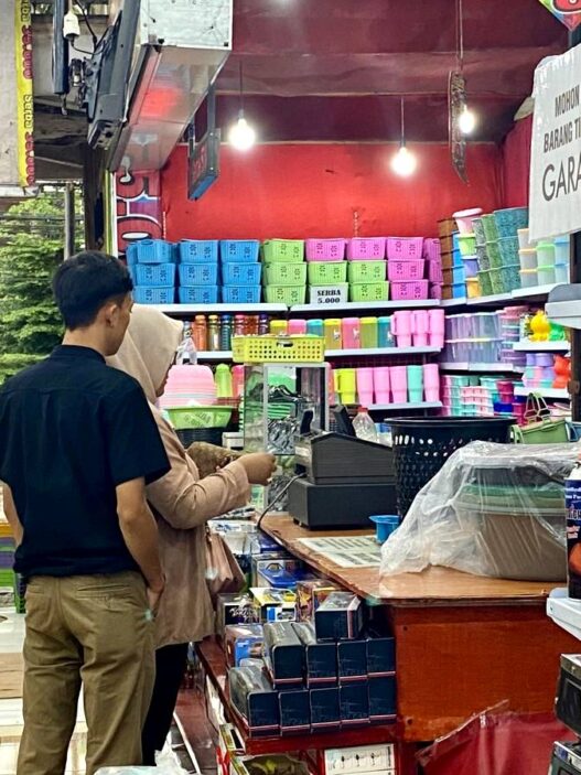 Pakaian hingga Perabot Rumah Murah