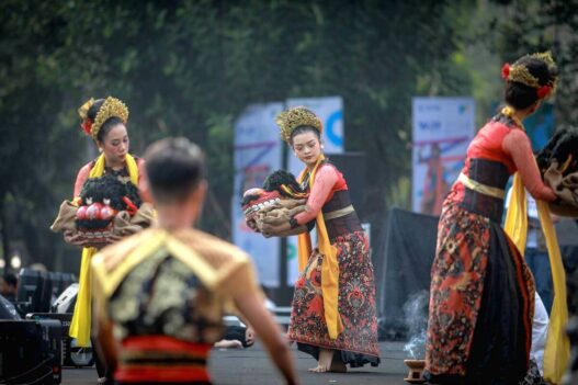 Parade budaya sunda west java festival 2024