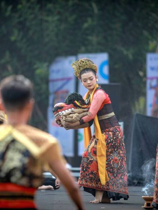 Parade budaya sunda west java festival 2024