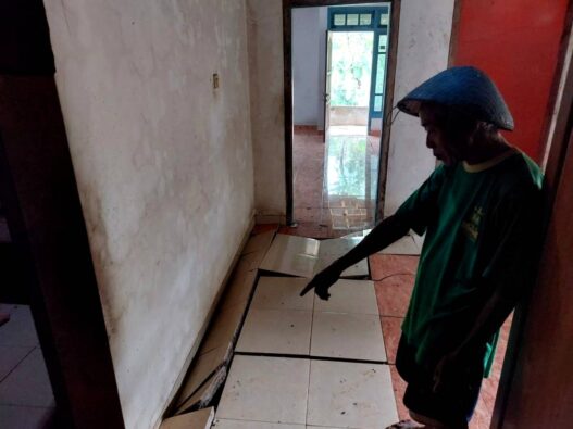Pergerakan Tanah di Karanggayam Sebabkan Rumah Warga Retak
