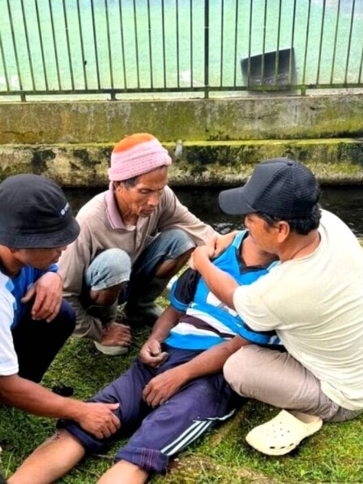 Petani Meninggal Terjatuh dari Pohon Mahoni