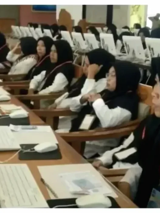 PPPK dipastikan tidak bisa otomatis menjadi PNS pada 2026. Pemerintah menegaskan perpindahan status harus melalui tahapan s